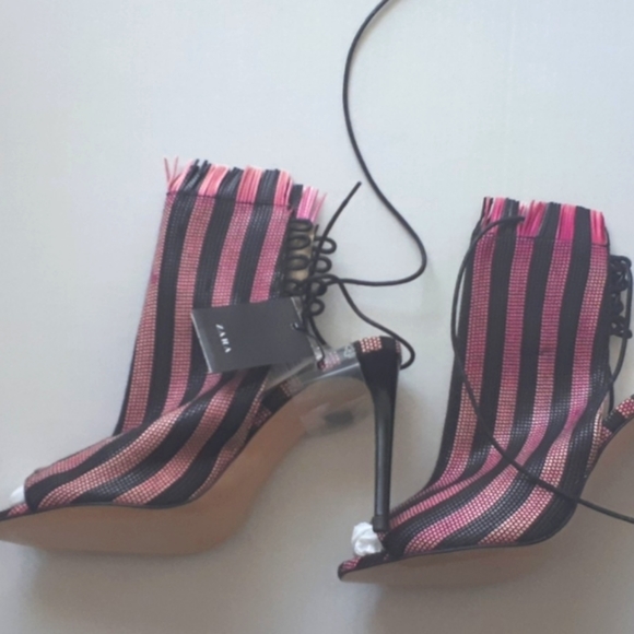 ZARA | Textured High Heels w/Lace Up - Picture 4 of 12